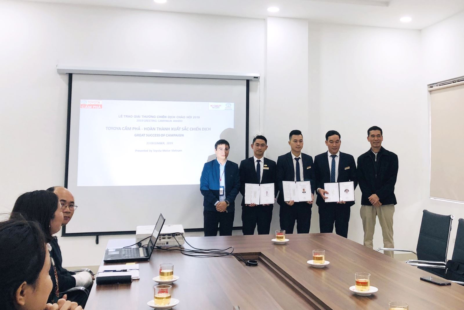 Nhân viên, hoàn thành xuất sắc chiến dịch chào hỏi 2019